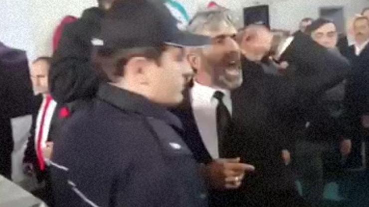 AK Parti ilçe kongresi karıştı, polis müdahale etti