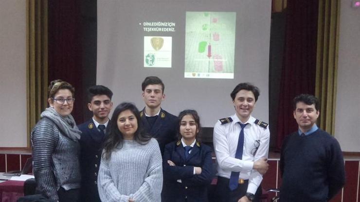 Meslek lisesi öğrencileri Adımına dikkat et karbon ayakizini fark et diyor