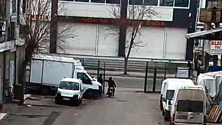 Kapkaççıyı kuş merakı yakalattı