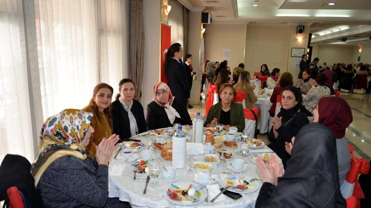 Yalova Valisi Yılmaz: Kadını dışlayan toplumlar ilerleyemez