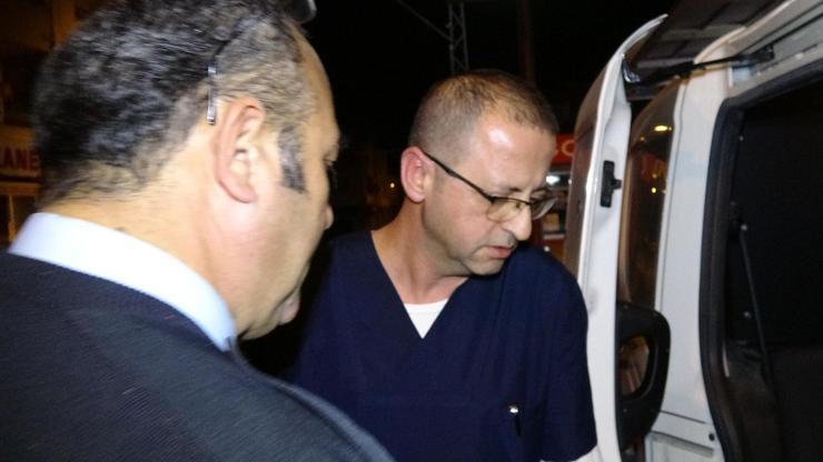 Annesine ambulansta refakat etsin diye darp ederek doktoru rehin aldı