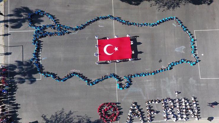 Öğrenciler, Türkiye haritası oluşturup, Afrin yazdı
