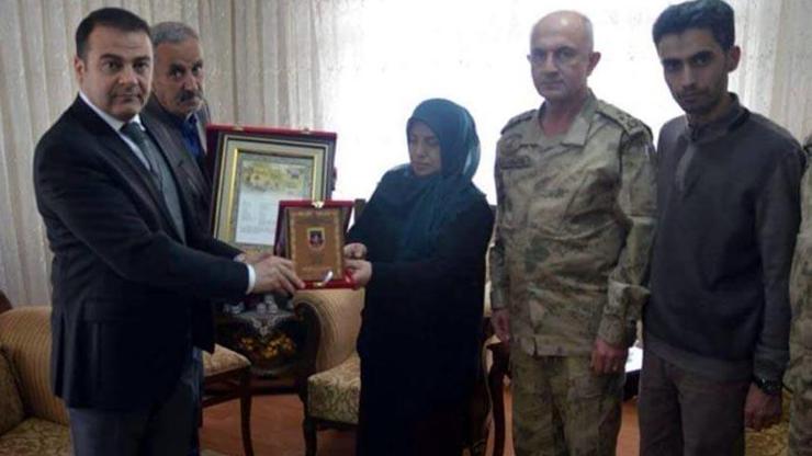 Afrin şehidinin babasına Şehadet Beraatı