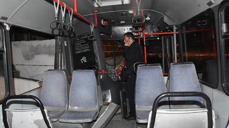 Personel servis otobüsü eve çarptı: 3 yaralı