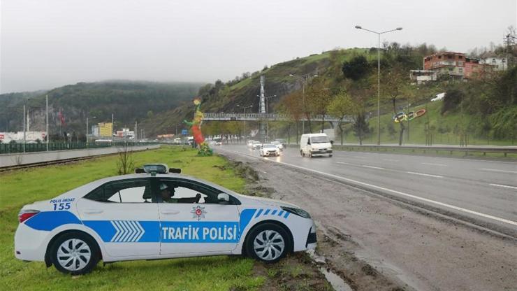 Maket polis araçlarının çalınan tepe lambalarının yenileri takıldı