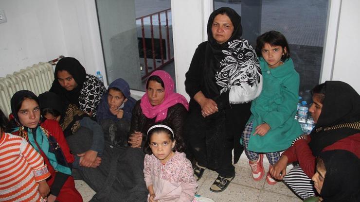 Başkale’de, 17 Afgan kaçak yakalandı