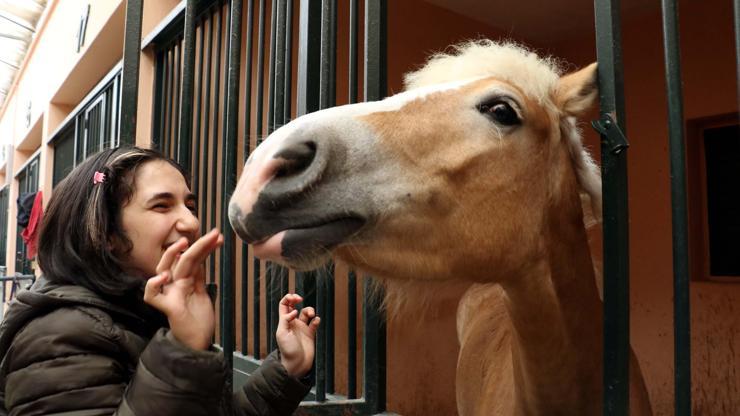 Otizmli çocuklara atlı terapi