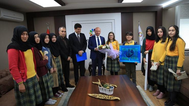 Öğrencilerden Başkan Çolakbayrakdara ziyaret