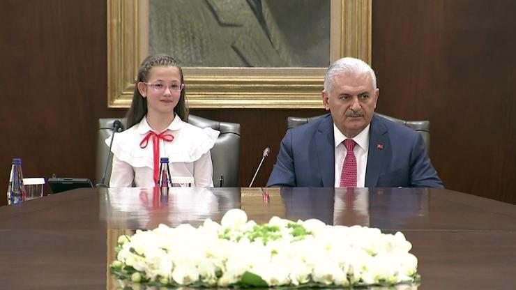Binali Yıldırım koltuğunu Esmaya verdi