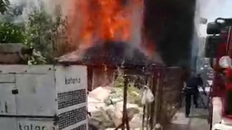 Kulübede çıkan yangın izolasyon malzemesi satılan iş yerine sıçradı