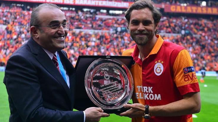 Galatasaray’dan Elmander’e plaket