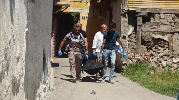 40 yıllık eşini çekiçle öldürdü