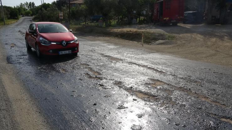 Sıcaklık 35 dereceye çıktı, yol bu hale geldi