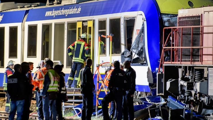 Almanyada tren kazası: 2 ölü
