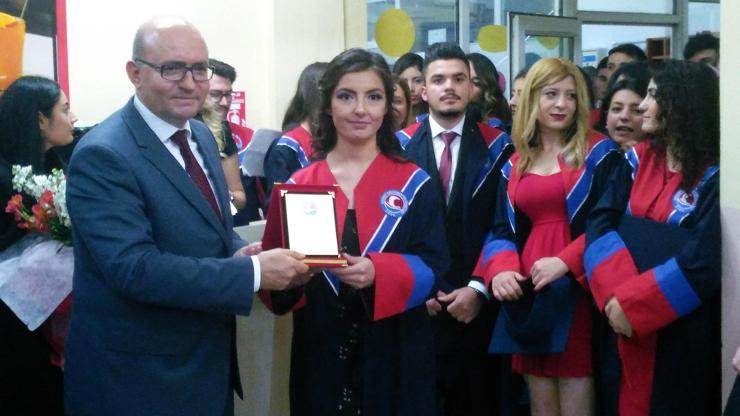 Ağlasun MYOda mezuniyet sevinci