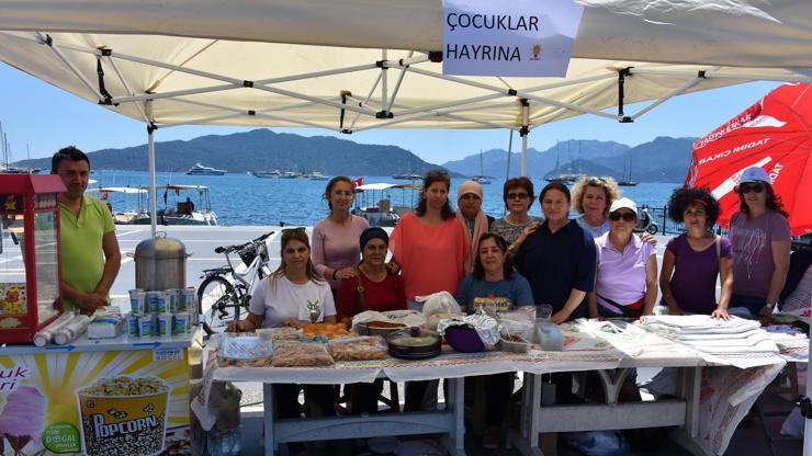 AK Partili kadınlardan kimsesiz çocuklara destek kermesi