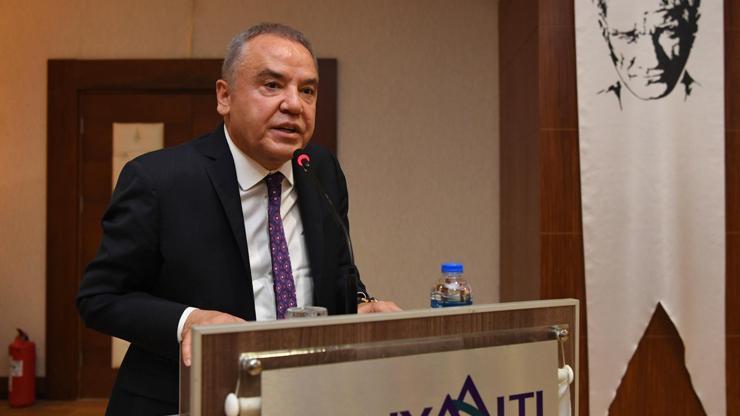 Başkan Böcek yeniden seçildi