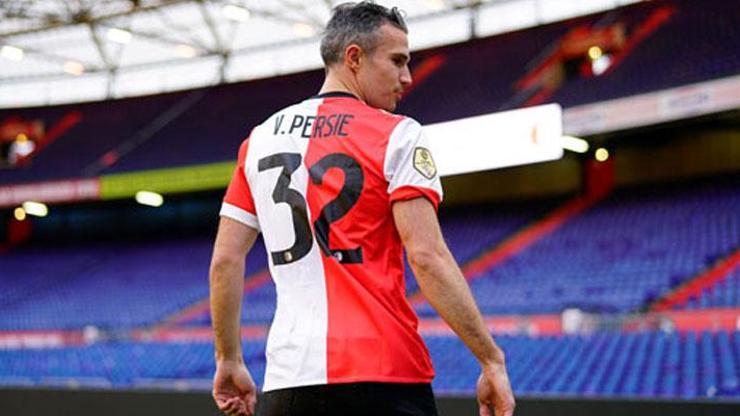 Robin van Persie futbolu bırakmıyor