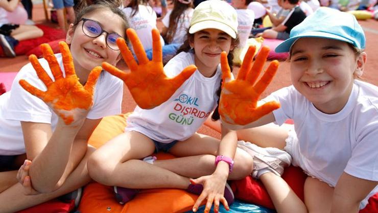 470 bin çocuk dersini açık havada yaptı