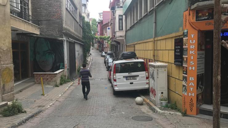 İstanbulun kaldırımları otopark gibi