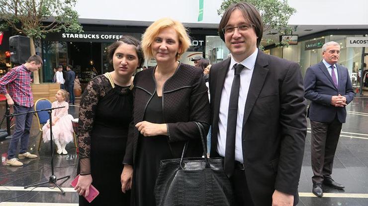 Otizmli piyanistten Kazakistanda konser