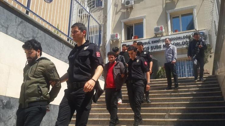 Fatihte vahşi cinayet: Koltuk altlarını kestiler