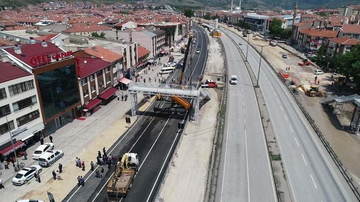 Açık unutulan kamyon damperi üst geçide çarptı: 7 yaralı (2)