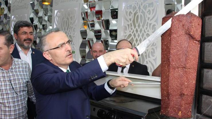 Bakan Ağbal: Döner kesmek bütçe yapmaktan daha zormuş