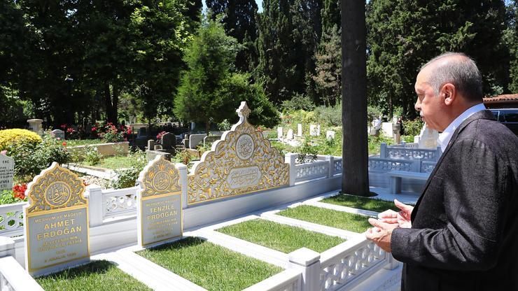 Erdoğan anne ve babasının mezarlarını ziyaret etti