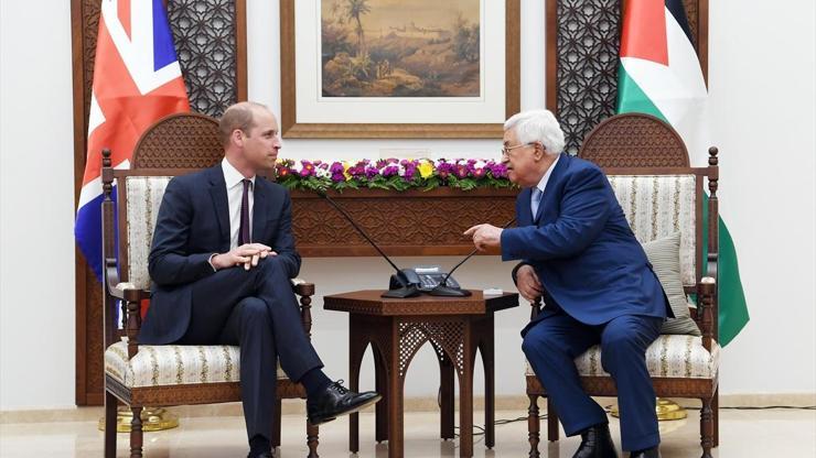 Prens William Ramallahta Mahmud Abbas ile görüştü