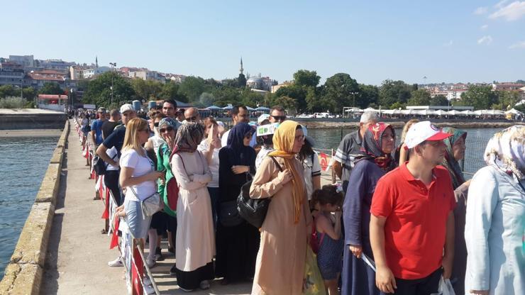 Bedava balık ekmek izdihamı