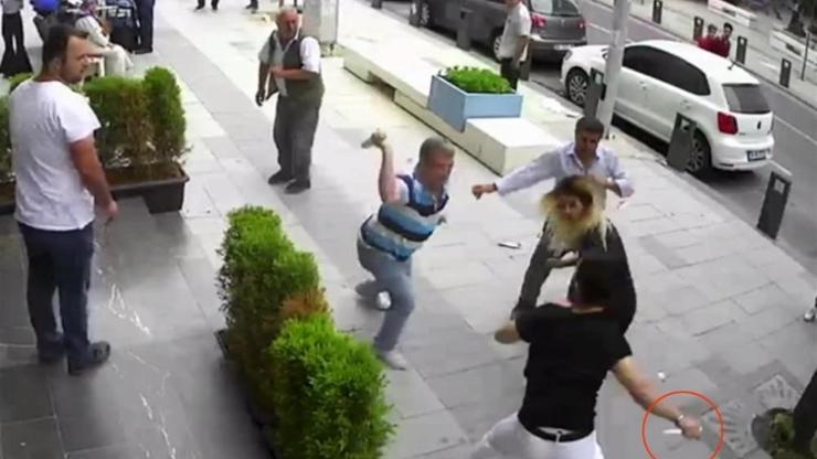 Eski eşi ile kayınpederini bıçakladı