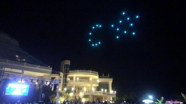 Ece Seçkin konserinde drone şov
