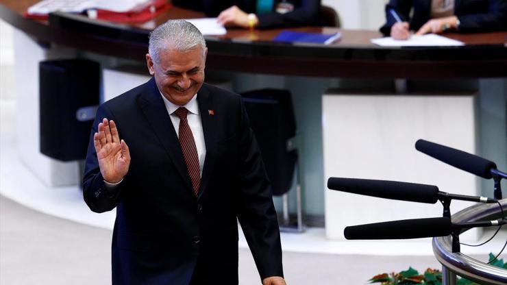 Binali Yıldırıma şeref madalyası