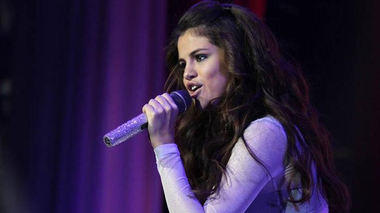 Selena Gomez’i güldüren soru