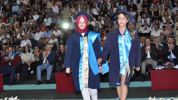 Kübra ile Nazlıcan, Tıp Fakültesi birincisi
