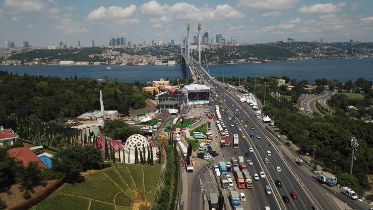 15 Temmuz Şehitler Köprüsünde anma hazırlıkları havadan fotoğraflandı