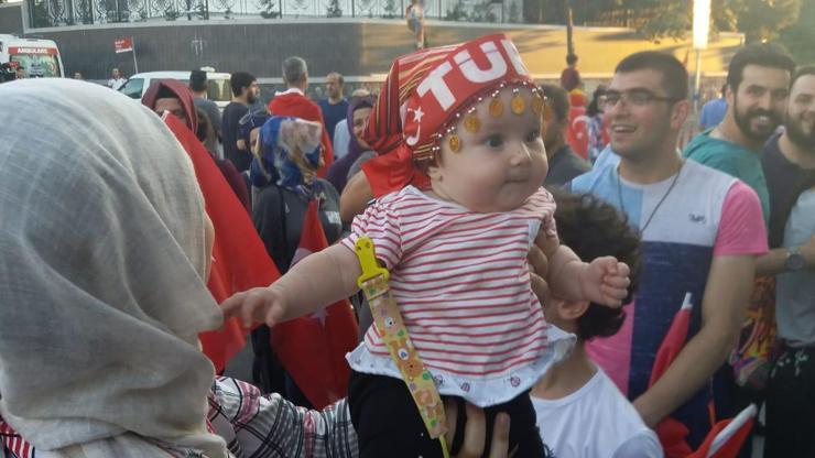 15 Temmuz Anma Töreninin en küçük katılımcısı: Azel Bebek