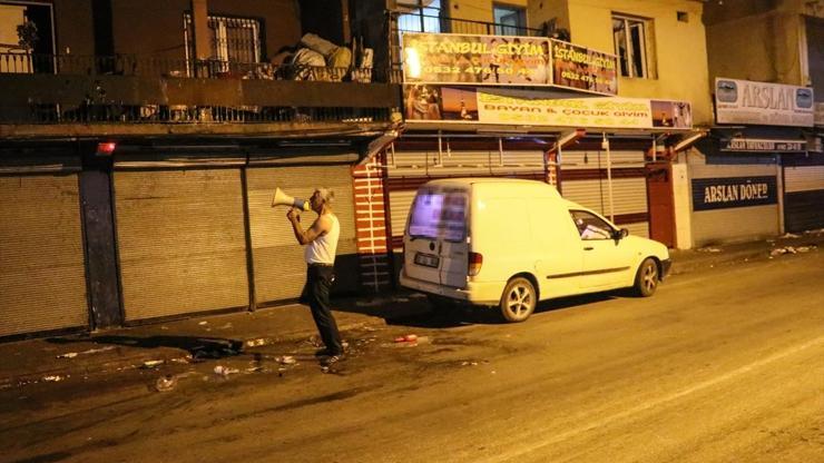 Dolandırıldığını iddia etti, megafonla parasını istedi