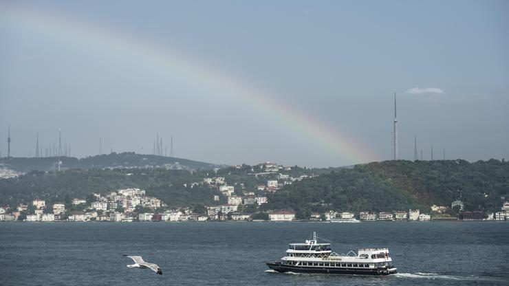 İstanbul Boğazında gökkuşağı oluştu