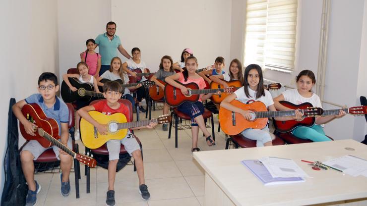 Gitar ve bağlama kursuna ilgi
