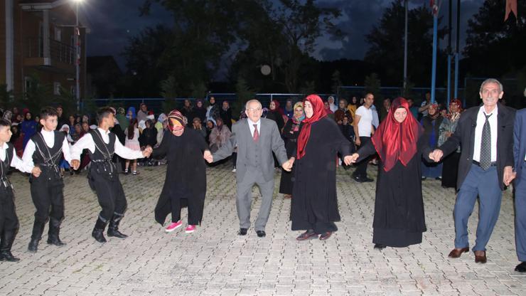 Yıllar sonra düğünlerinde eğlendiler