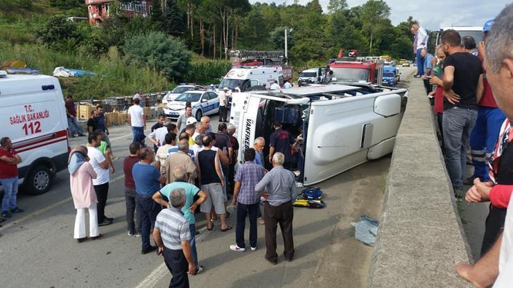 Vakfıkebirde midibüs devrildi: 2 ölü, 12 yaralı