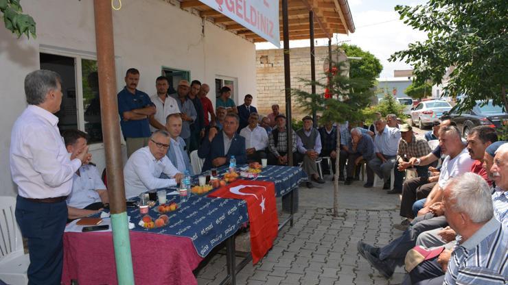Valiyi karşılama kuyruğu