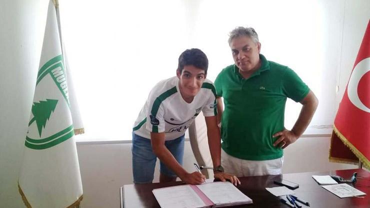 Muğlaspor Hakan Canla imzaladı