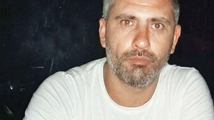 Kızına tasma takıp dolaştırmış