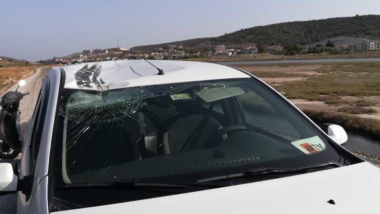 İzmirde otomobile uçak çarptı