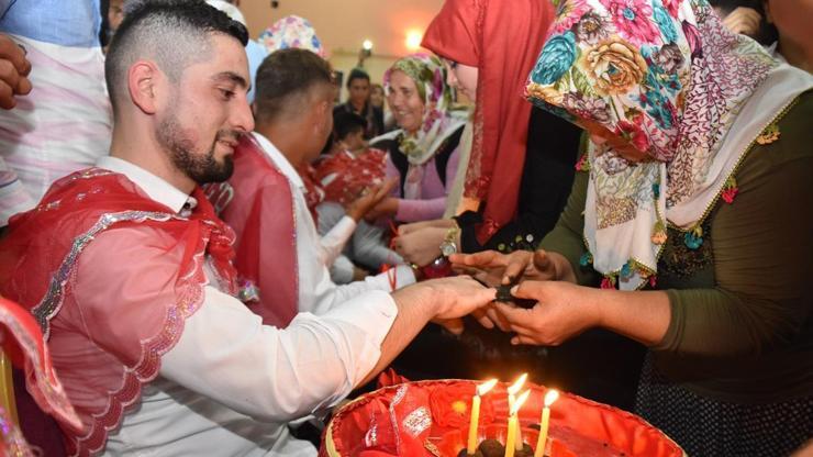 Karaisalıda asker kınası programı düzenlendi