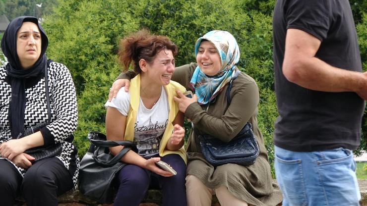 Çöken binanın etrafında oturanlar kayma anını anlattı