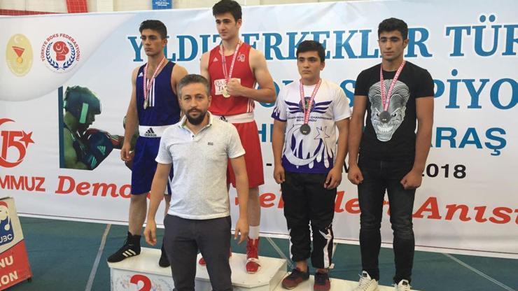 Emir Büyükdağ, boksta Türkiye şampiyonu oldu